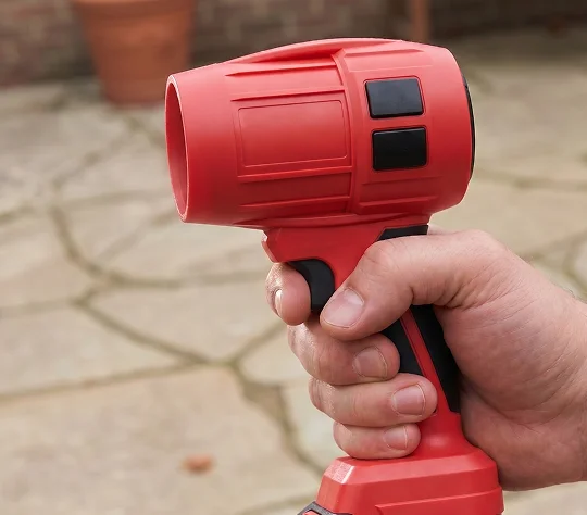 Woodranger Leaf Blower User — Nicole B., Texas (USA)